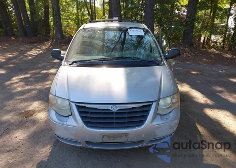 2006 Chrysler Town & Country Touring z USA, uszkodzony, nr VIN 2A4GP54L36R911377